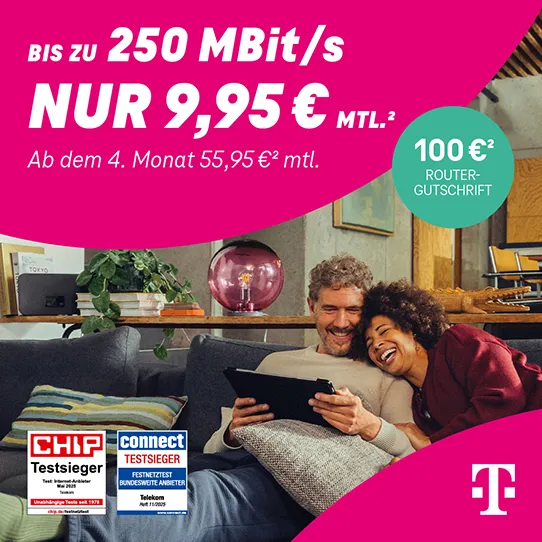 Paar auf Sofa mit Tablet, Magenta Telekom Internet-Angebot bis 250 MBit/s